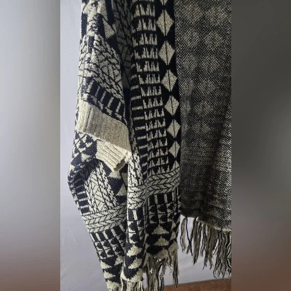 Boho Western Open-Front Tribal Pattern Fringe Sweater - Black & Cream - Picture 3 of 13